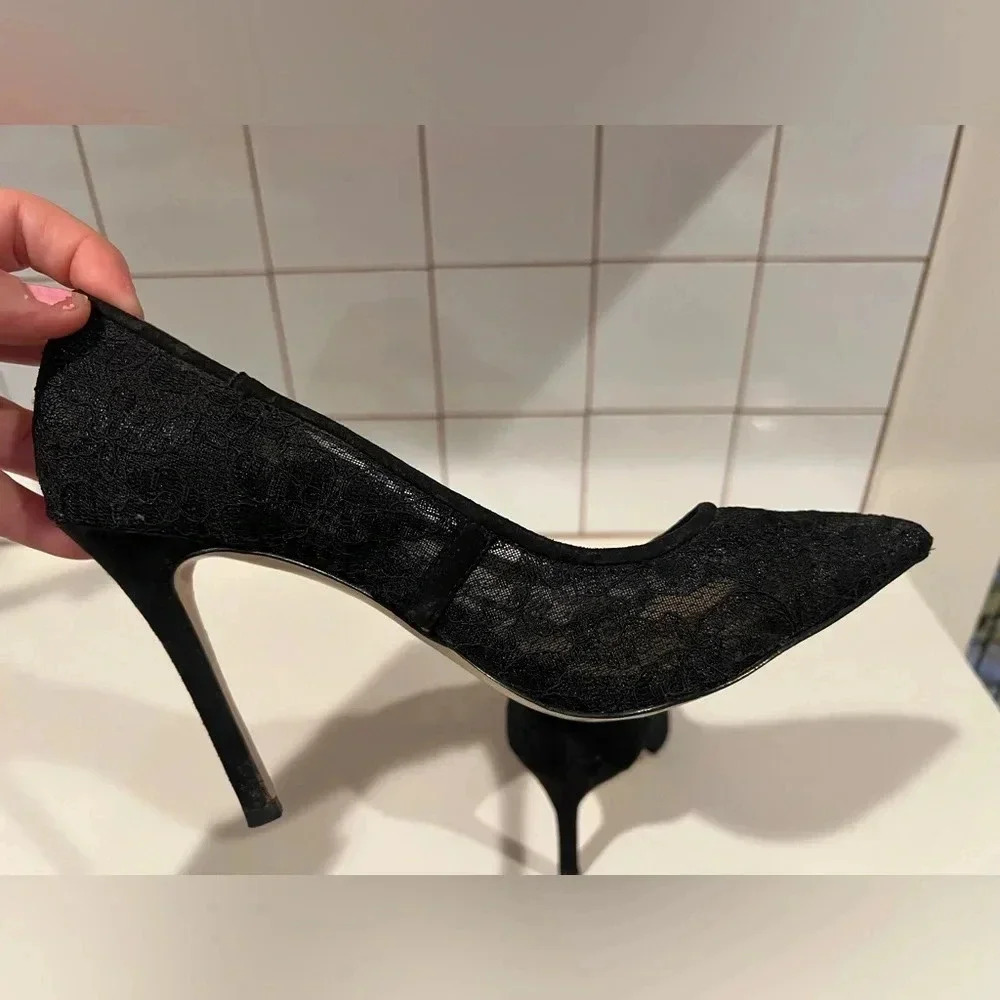 BCBG Treasure2 Orsay black lace closed toe pump- Size 6.5 worn once! EUC